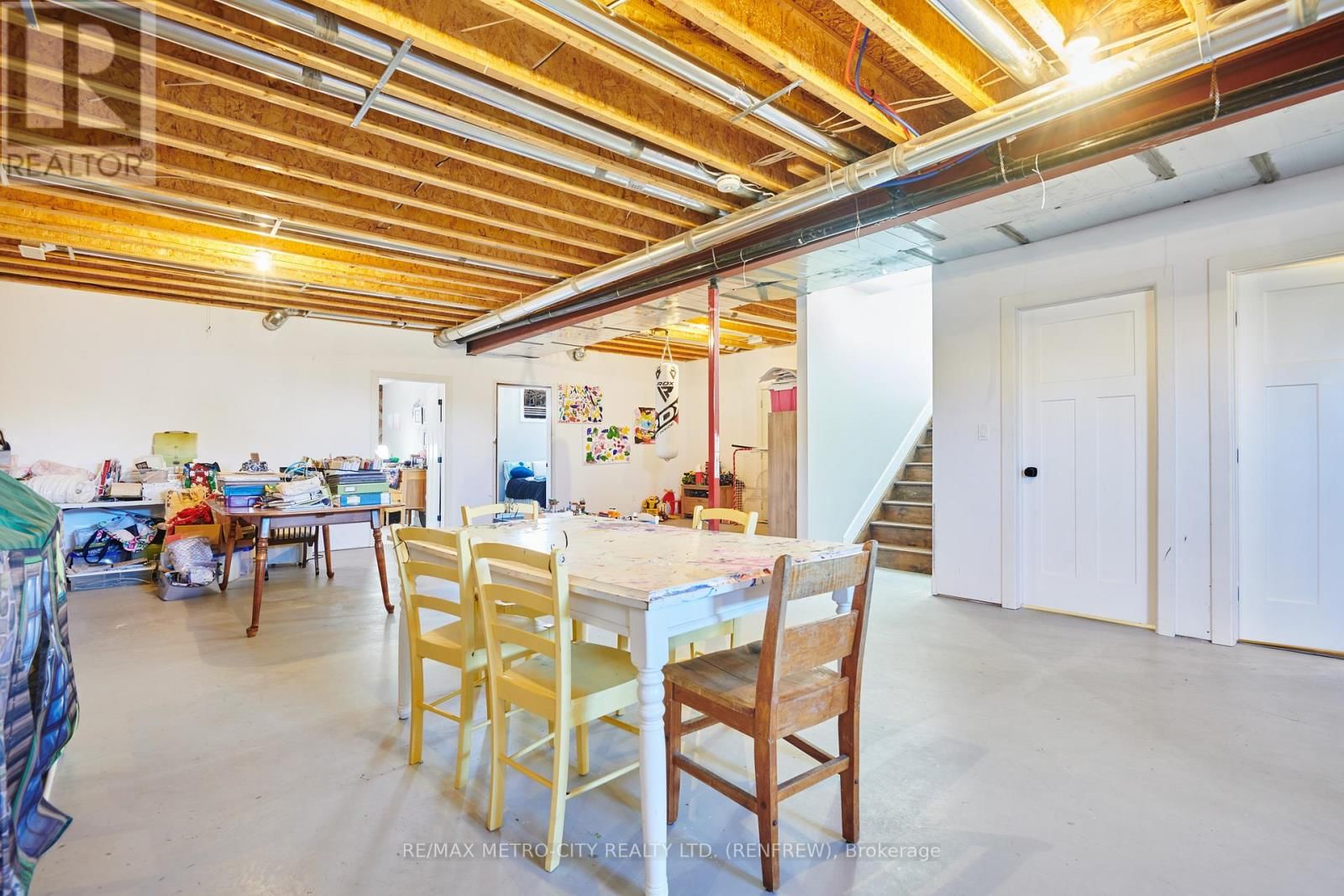 782 BRUCE STREET Image 25