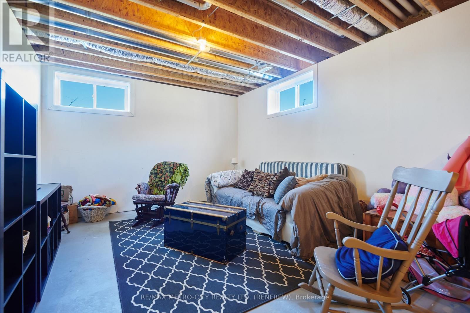 782 BRUCE STREET Image 26