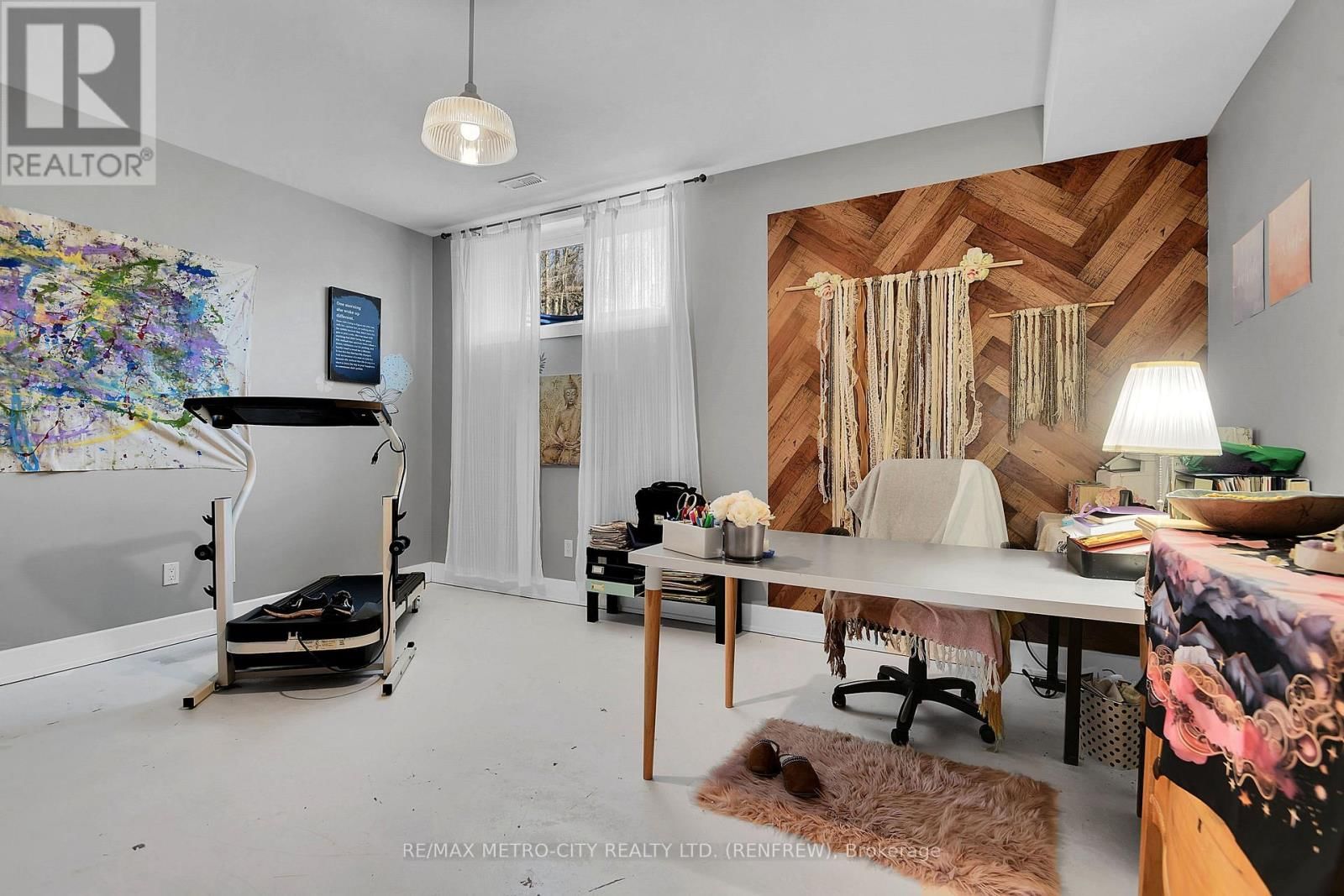 782 BRUCE STREET Image 28