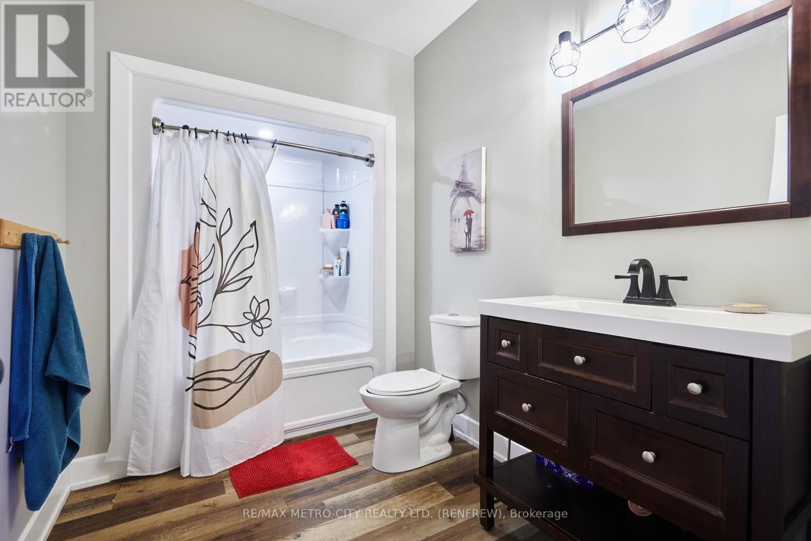 782 BRUCE STREET Image 29