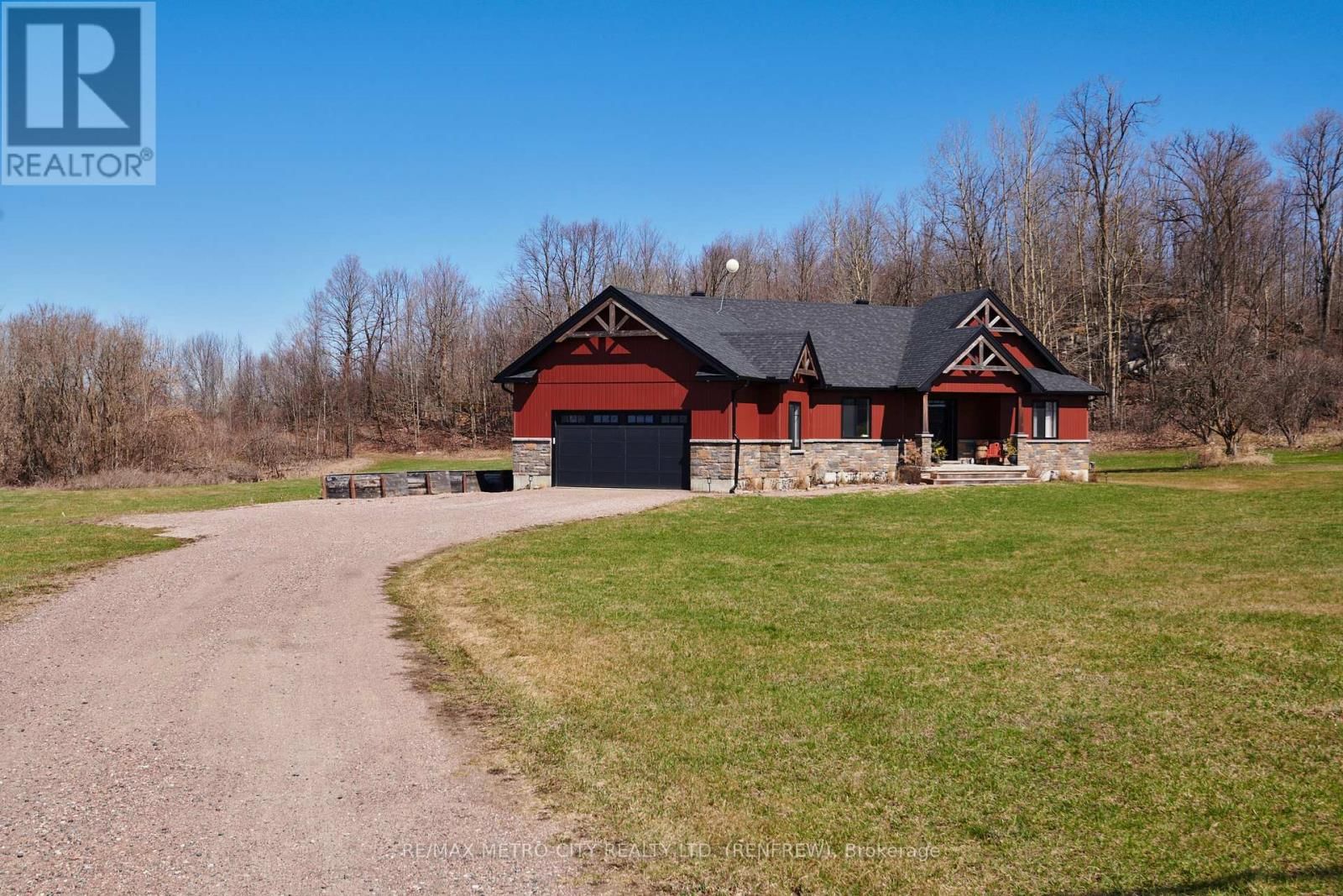 782 BRUCE STREET Image 3