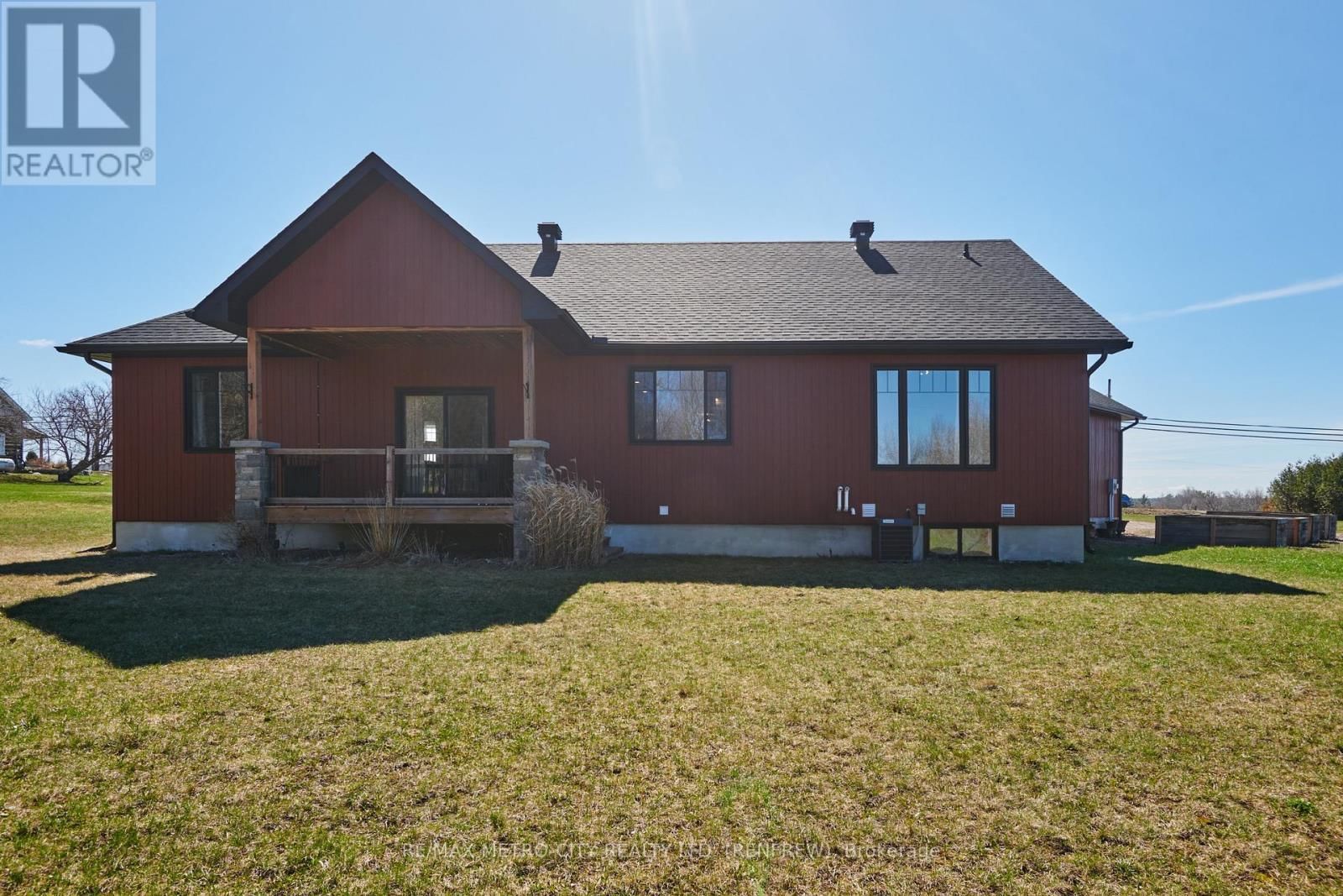 782 BRUCE STREET Image 31