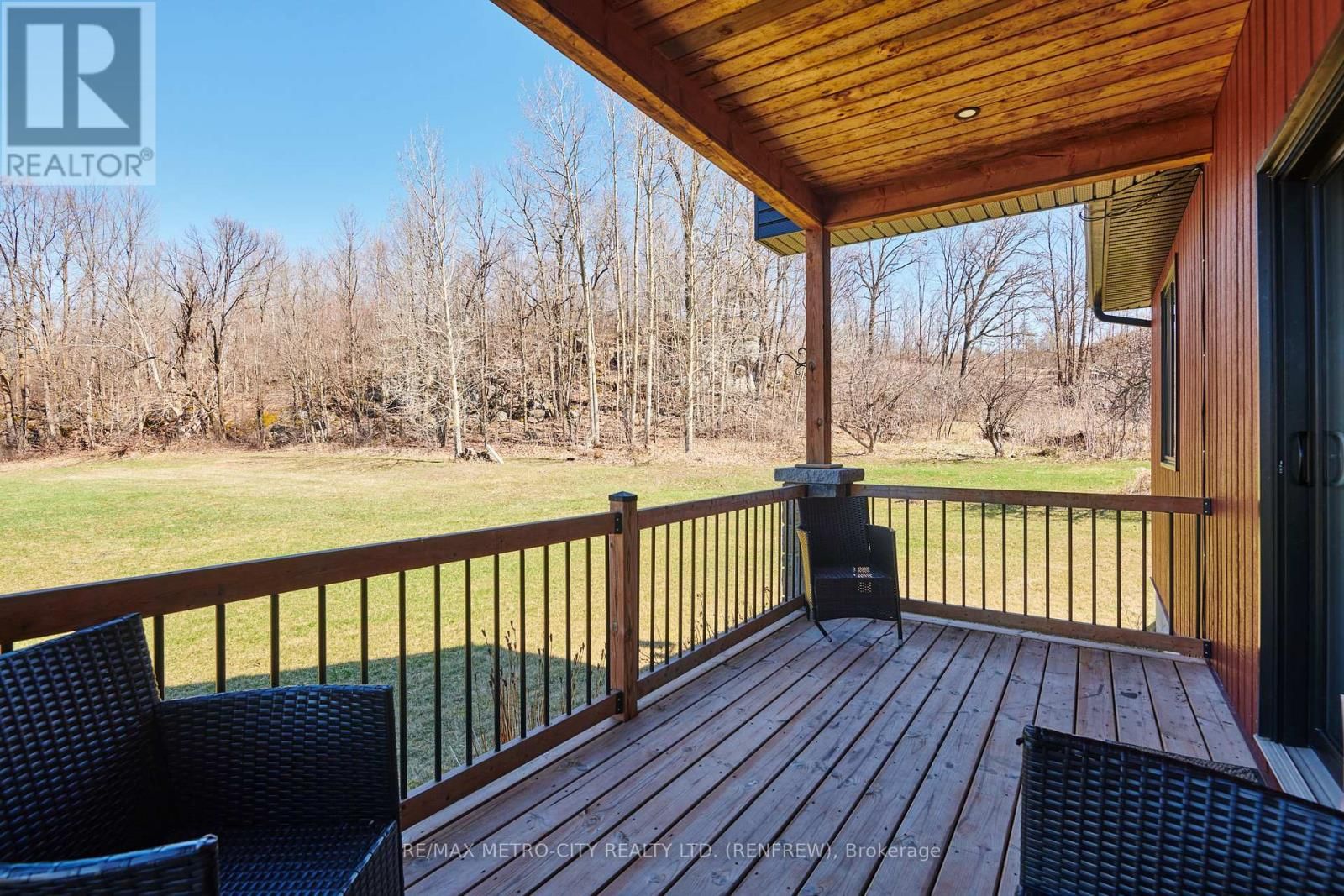 782 BRUCE STREET Image 34