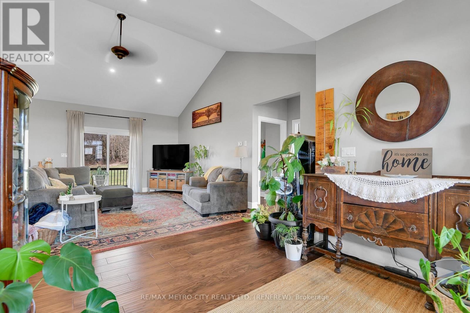 782 BRUCE STREET Image 5