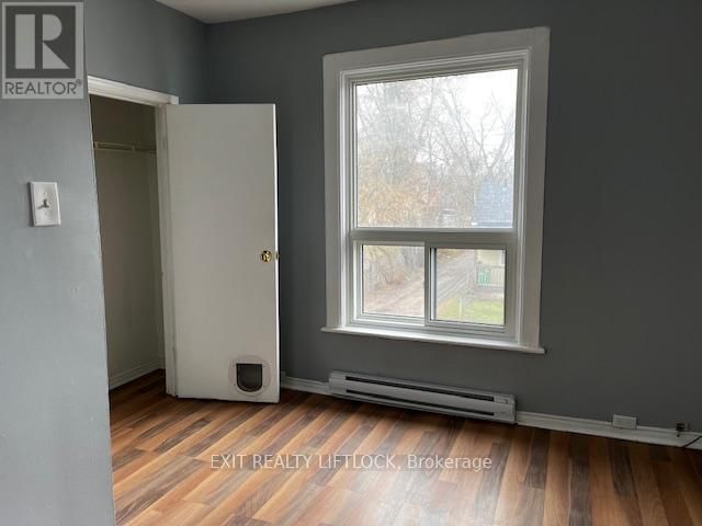 207 STEWART STREET Image 12