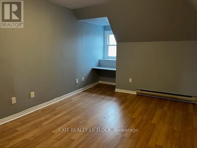 207 STEWART STREET Image 17