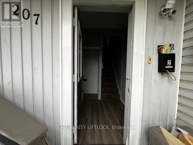 207 STEWART STREET Image 2