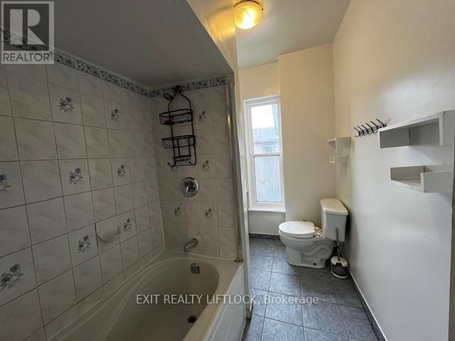 207 STEWART STREET Image 7