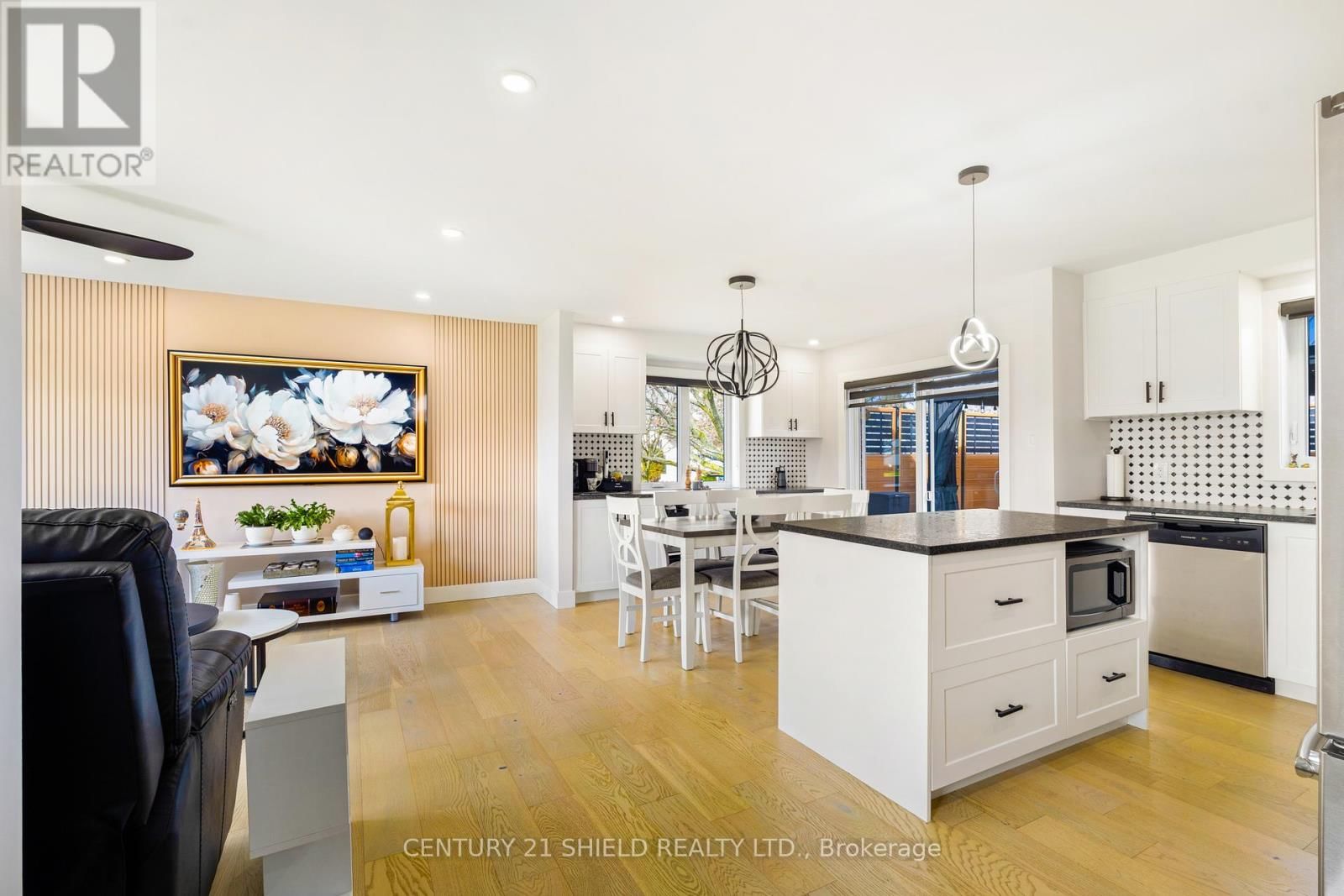 6291 MACLEAN COURT Image 18