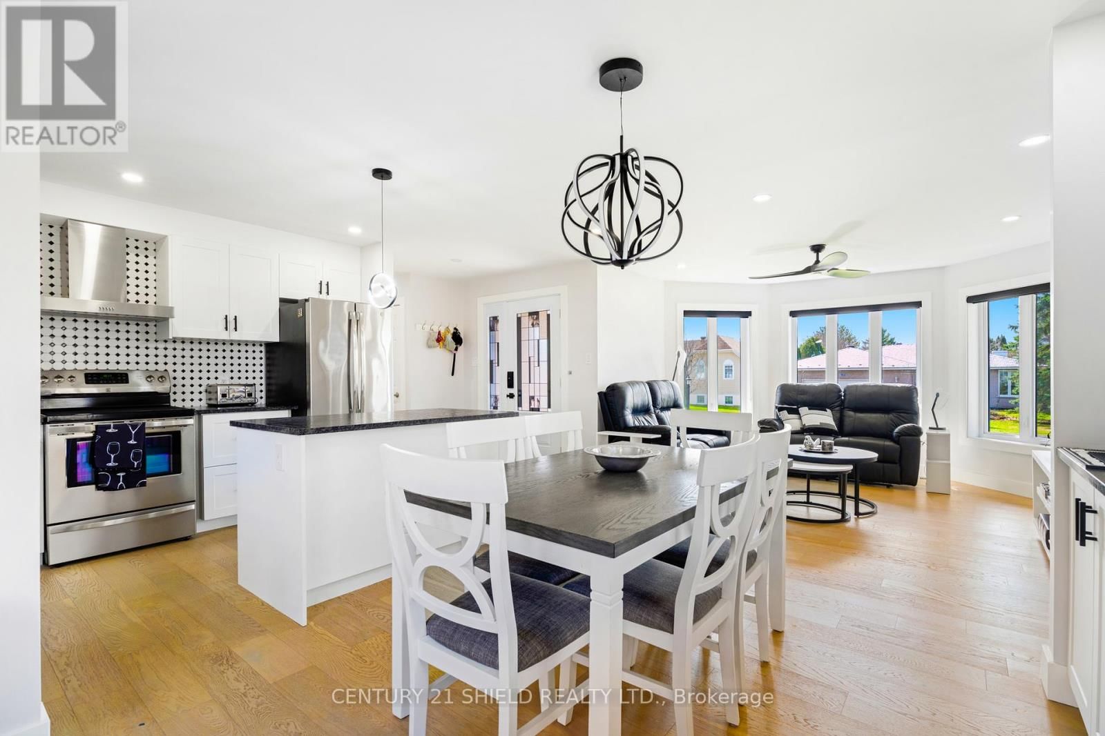 6291 MACLEAN COURT Image 19