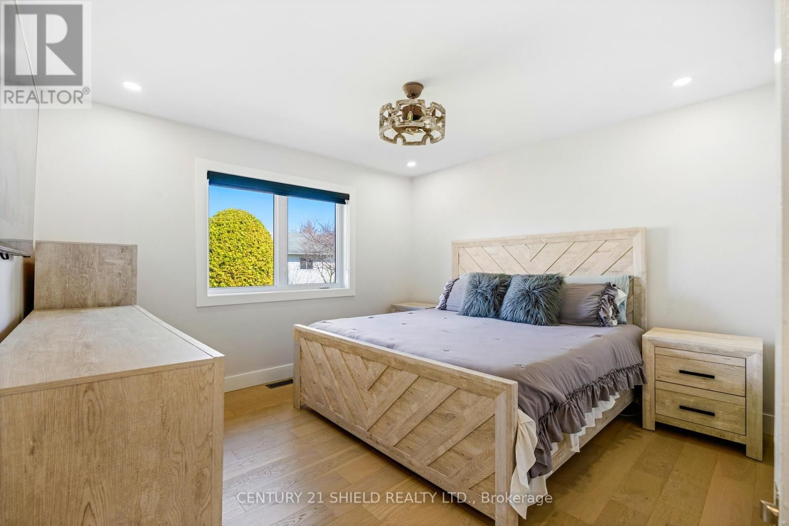 6291 MACLEAN COURT Image 31