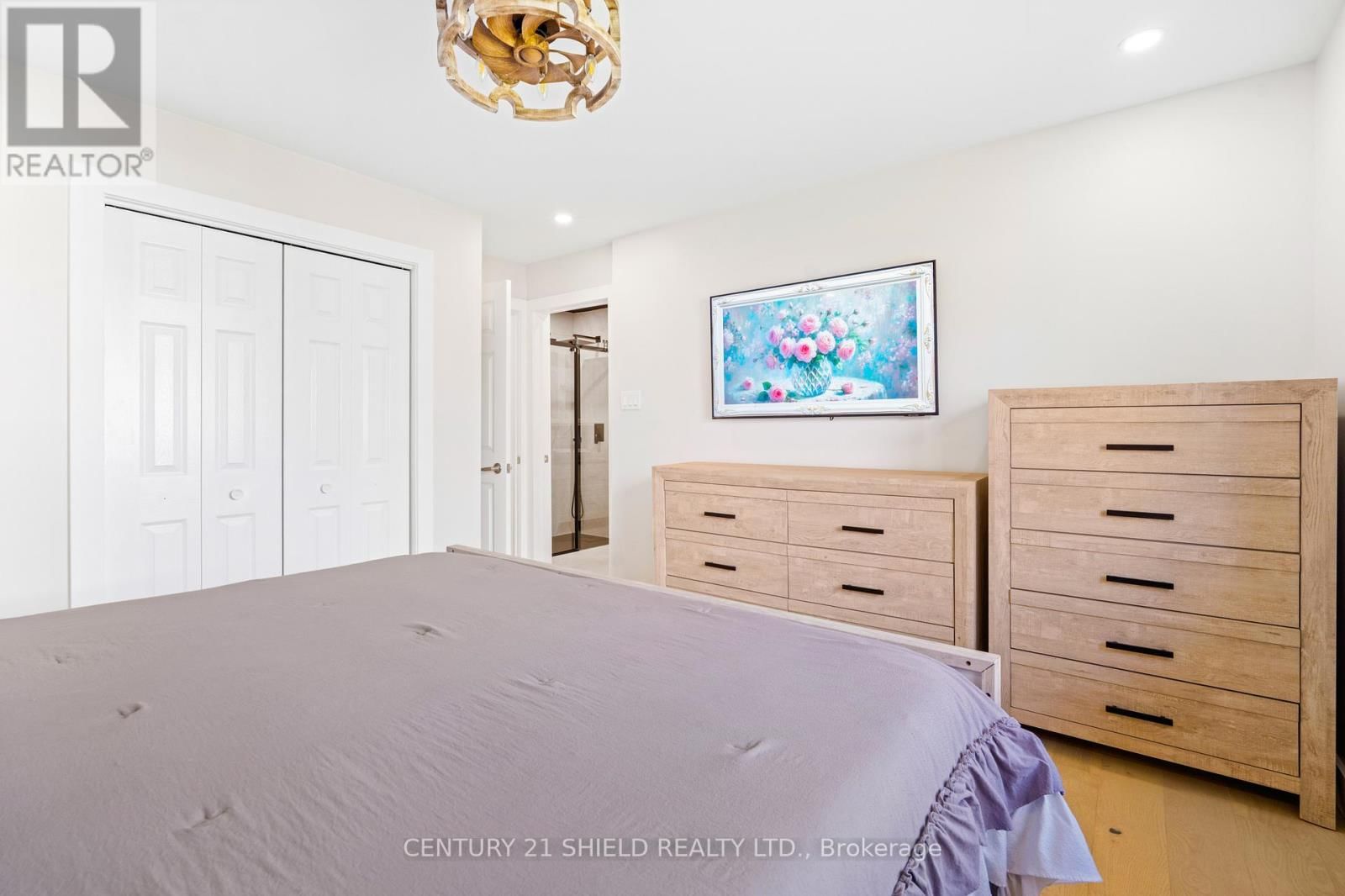 6291 MACLEAN COURT Image 32