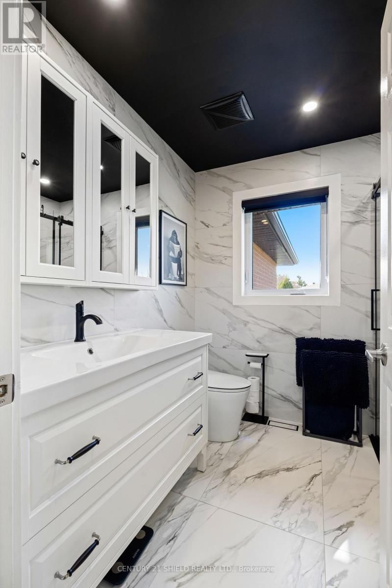 6291 MACLEAN COURT Image 33