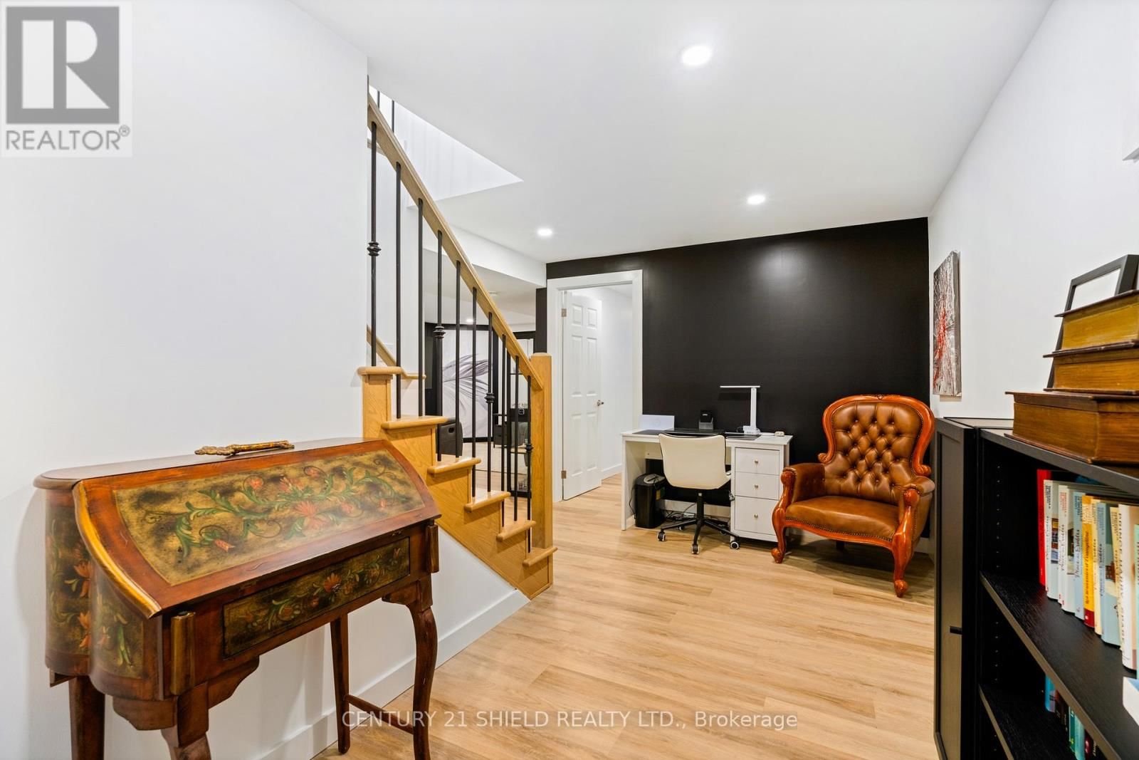 6291 MACLEAN COURT Image 38