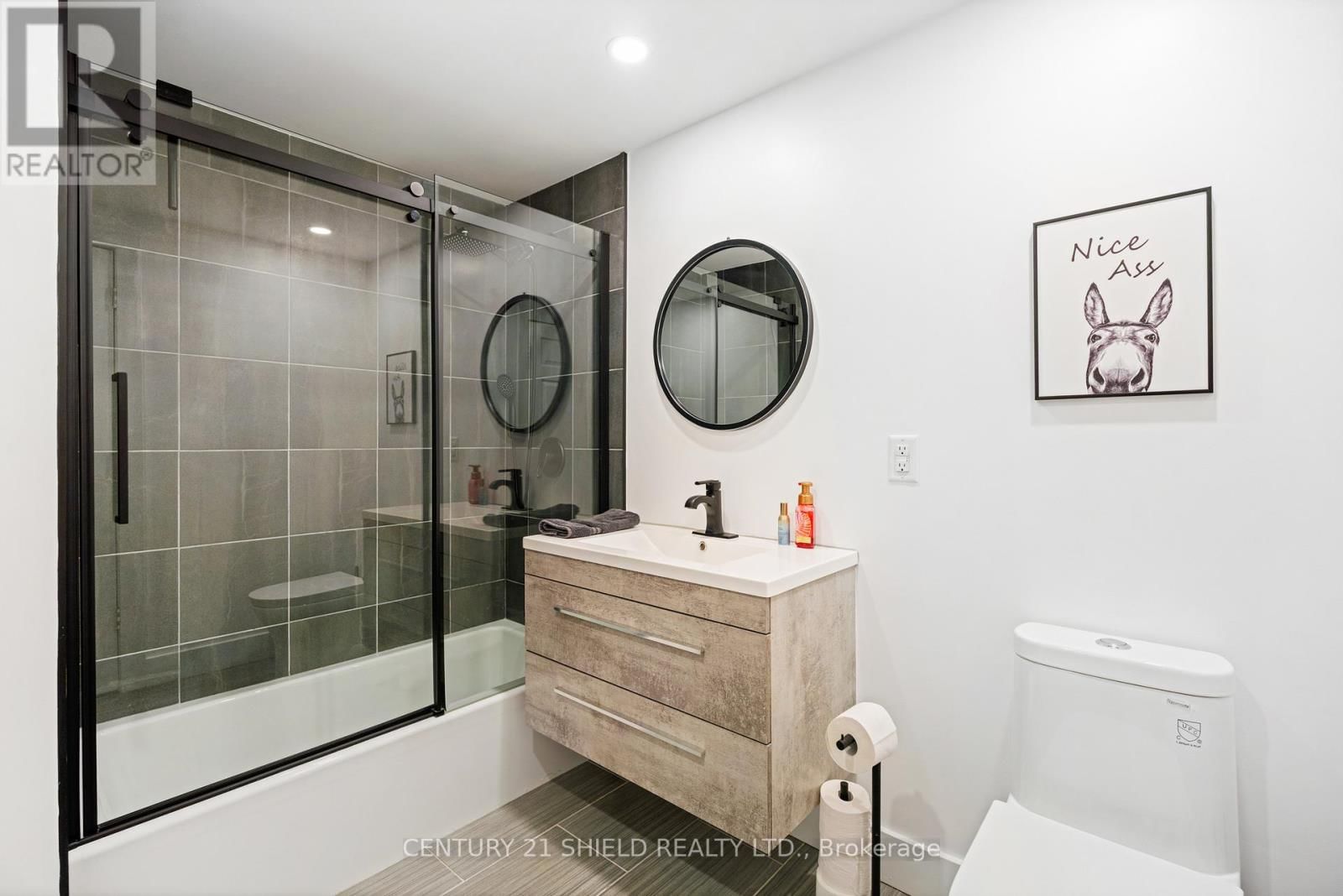 6291 MACLEAN COURT Image 39