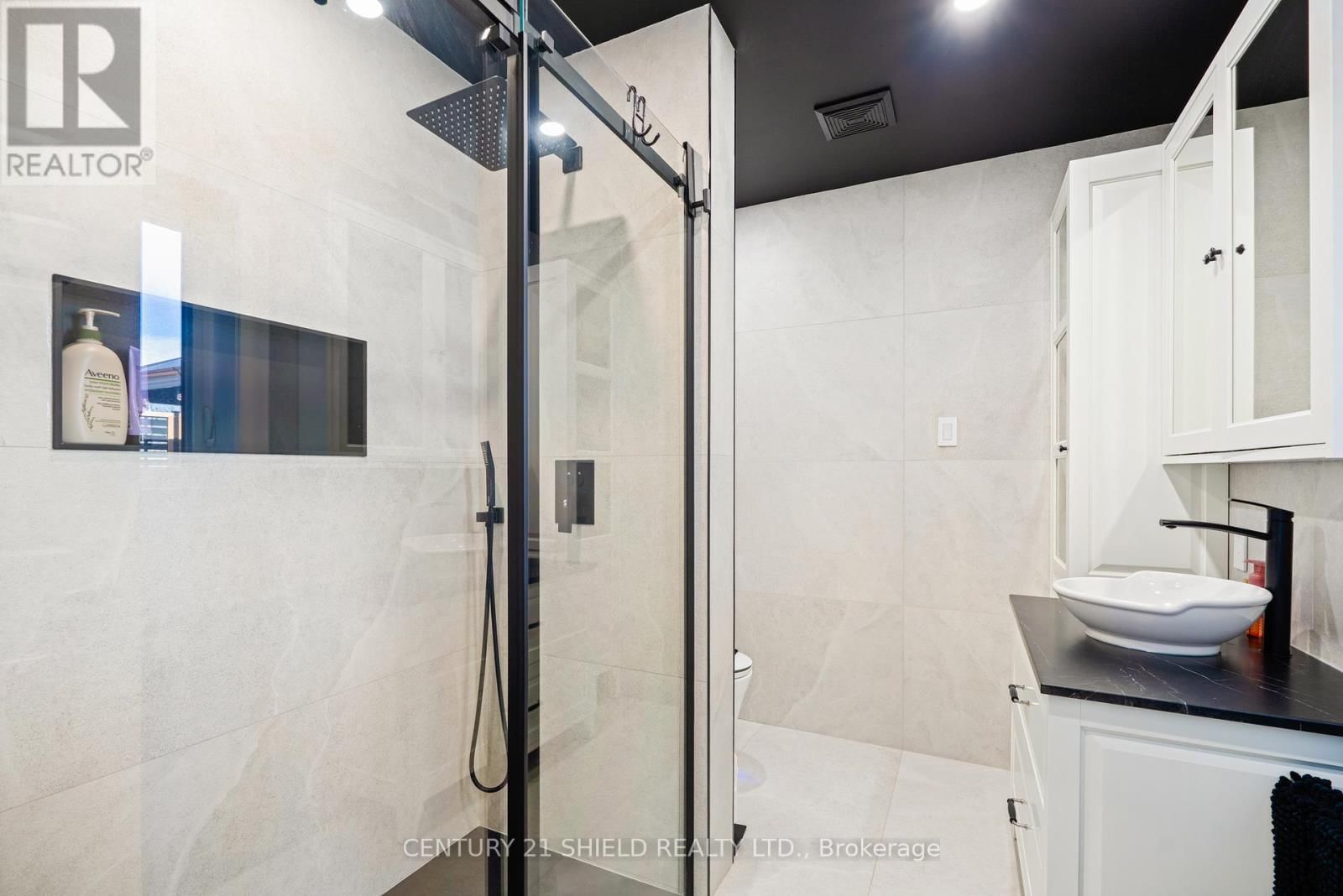 6291 MACLEAN COURT Image 40