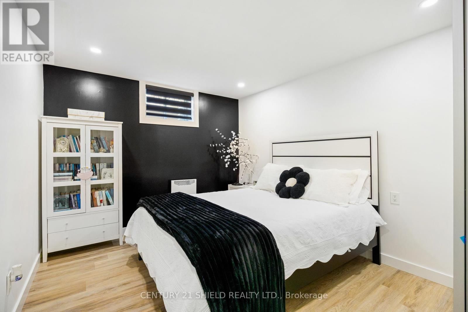 6291 MACLEAN COURT Image 44