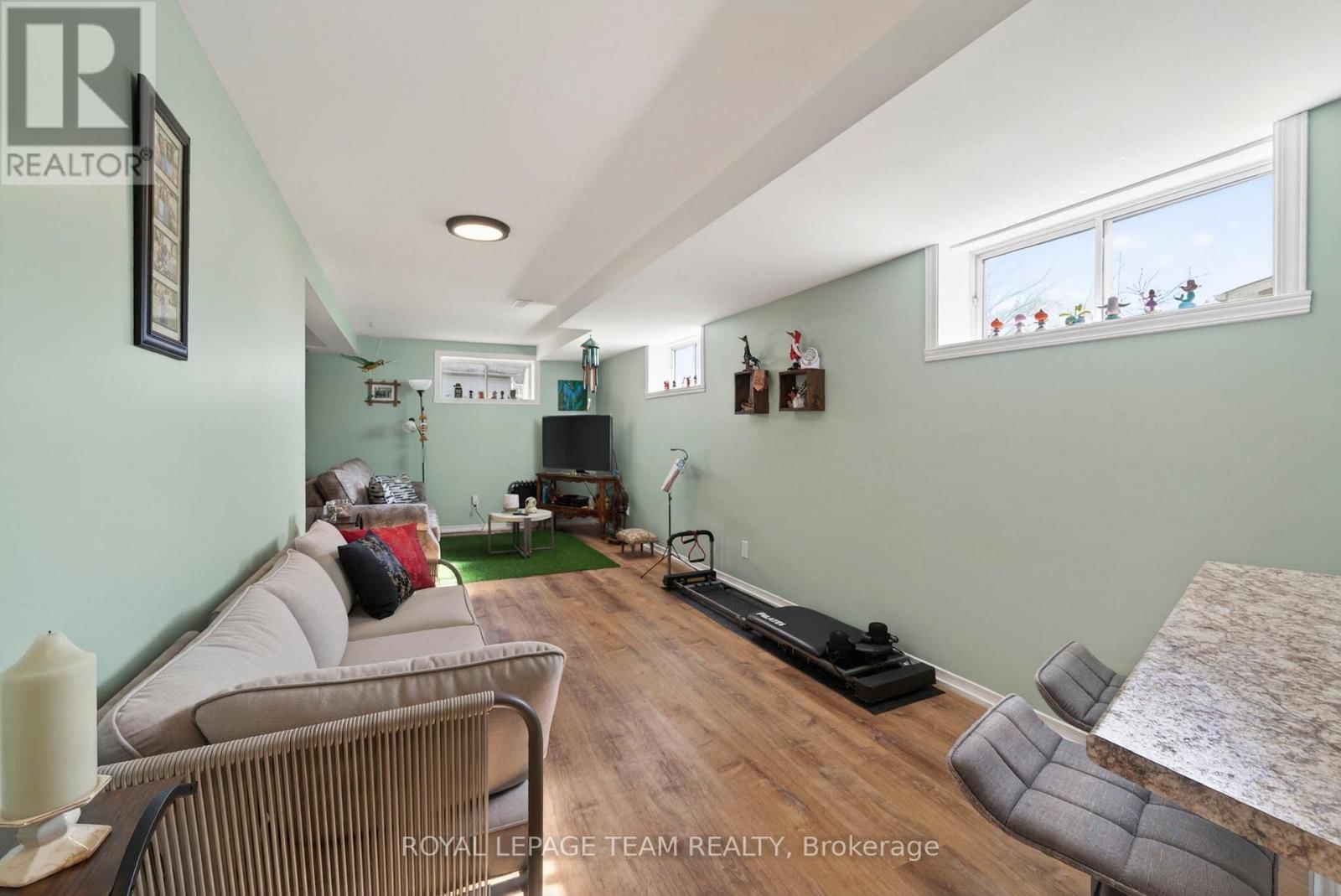 106 HEMLOCK CRESCENT Image 21