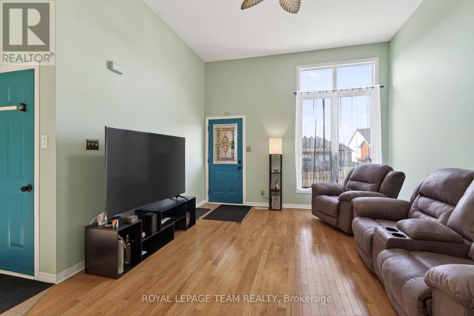 106 HEMLOCK CRESCENT Image 6