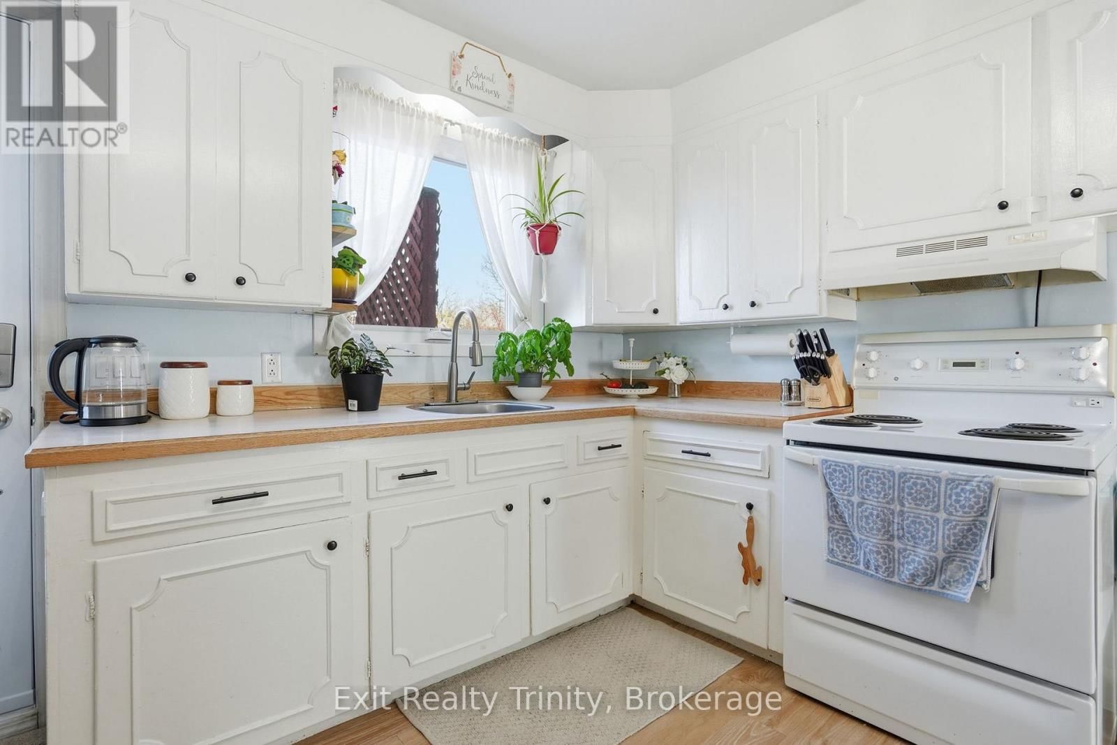 131 EAST 18TH STREET NORTH Image 10