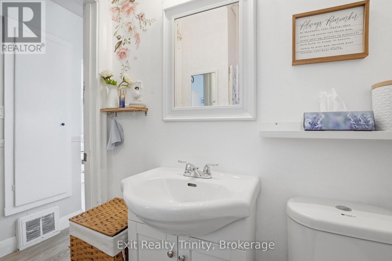 131 EAST 18TH STREET NORTH Image 12