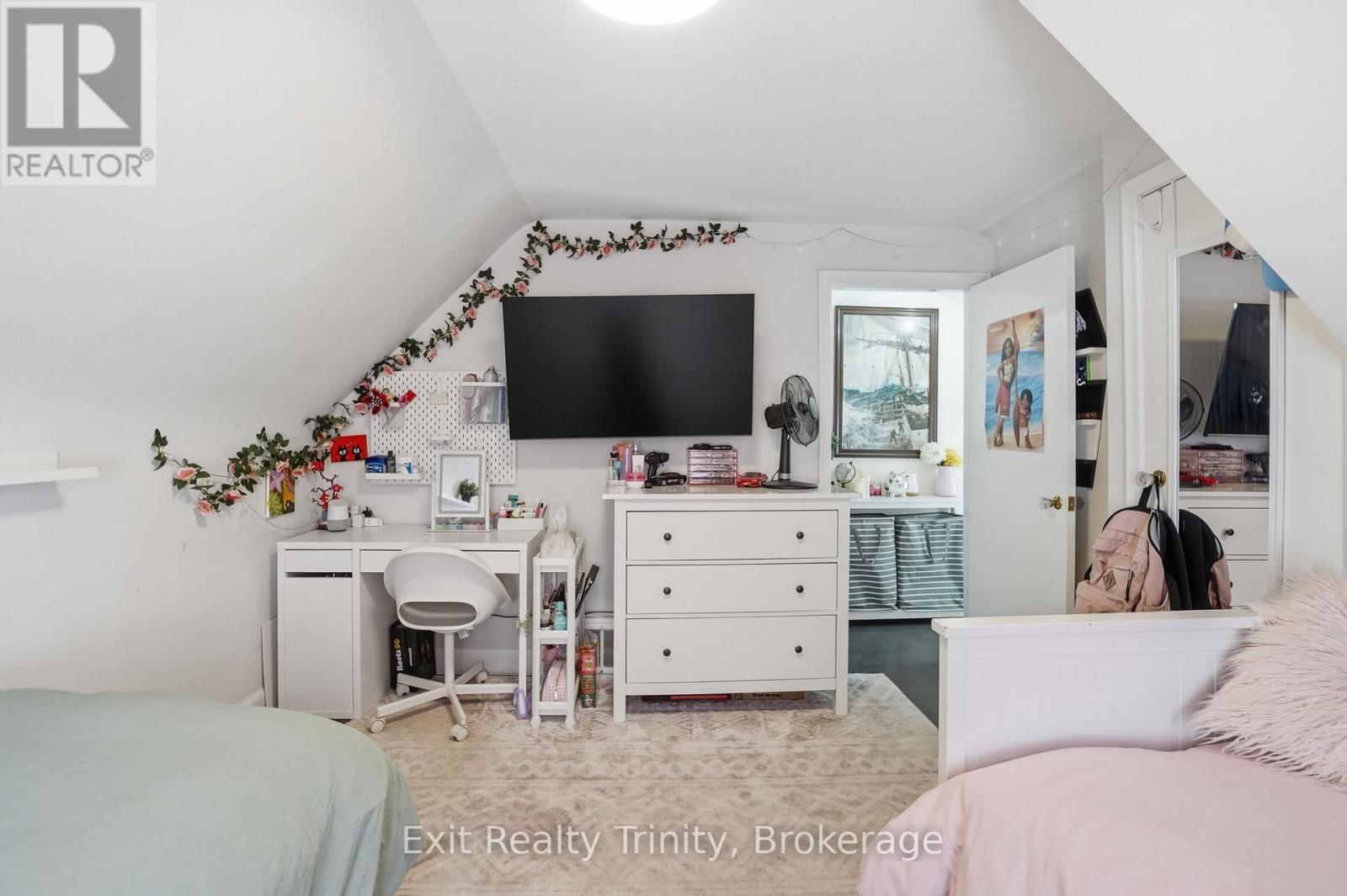 131 EAST 18TH STREET NORTH Image 16