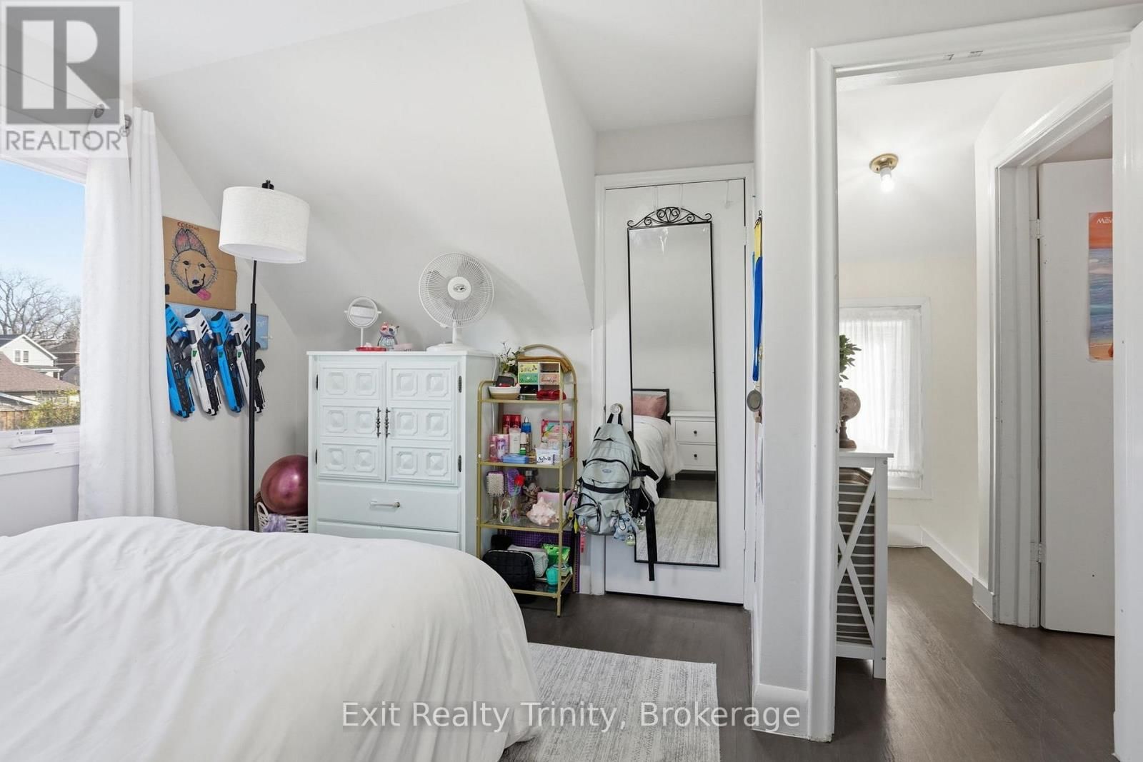 131 EAST 18TH STREET NORTH Image 19