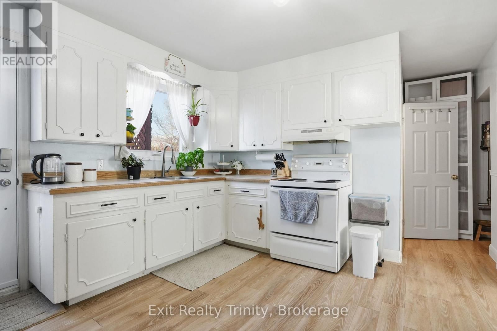 131 EAST 18TH STREET NORTH Image 9