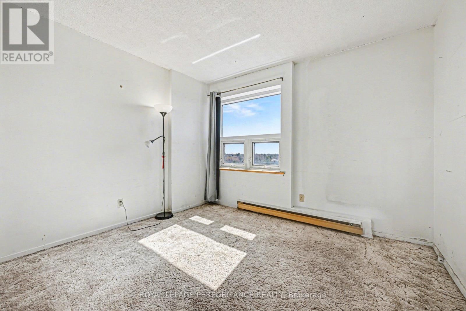 610 - 900 DYNES ROAD Image 14