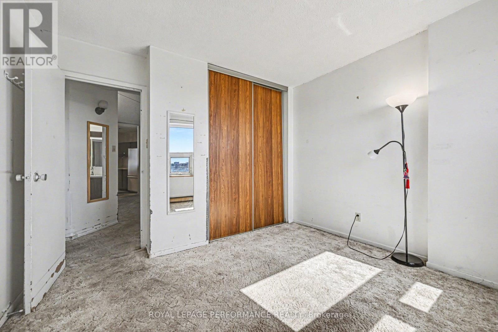 610 - 900 DYNES ROAD Image 15