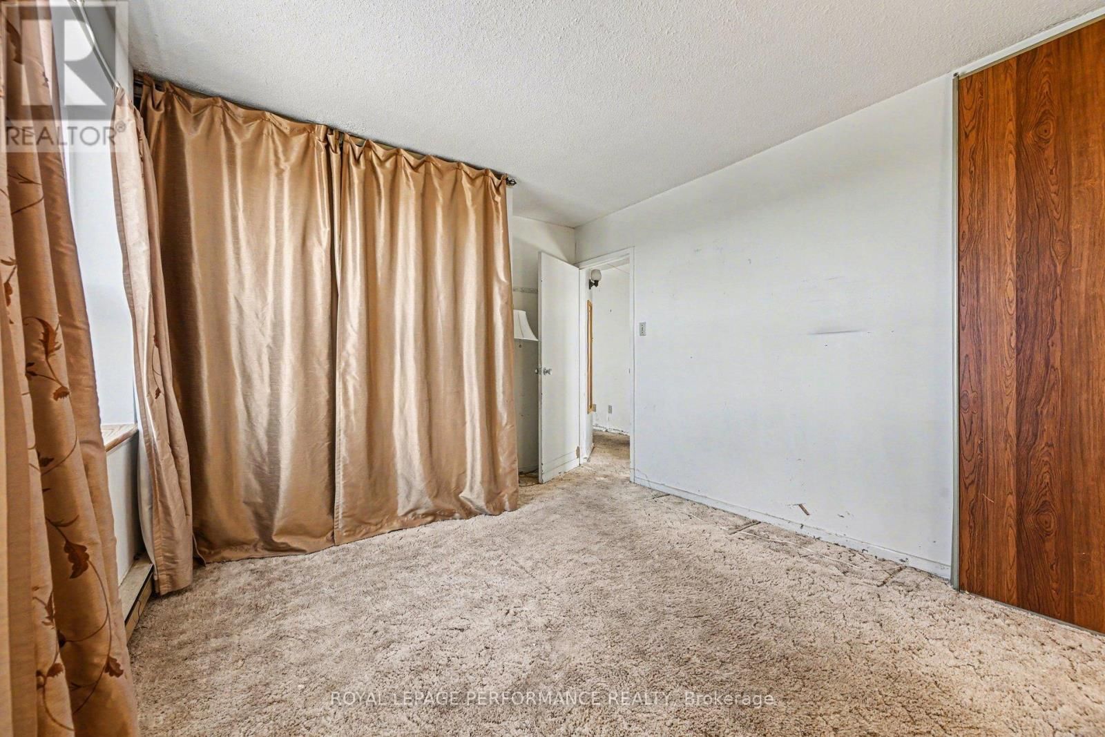 610 - 900 DYNES ROAD Image 16