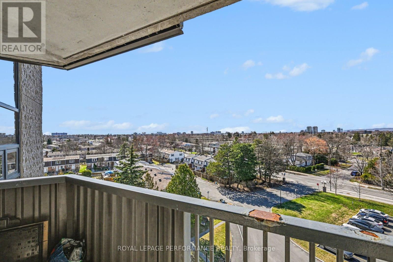 610 - 900 DYNES ROAD Image 20