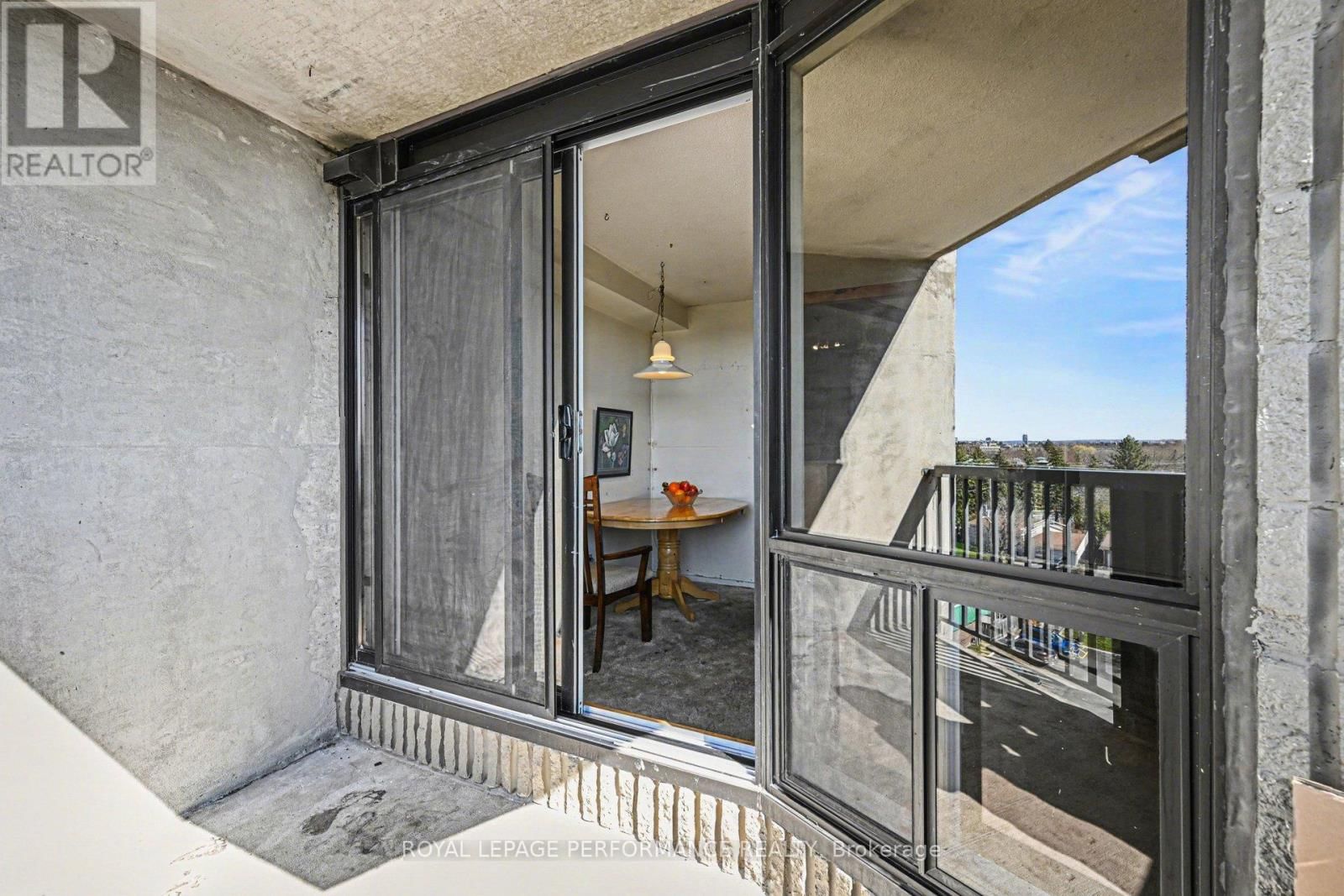 610 - 900 DYNES ROAD Image 21