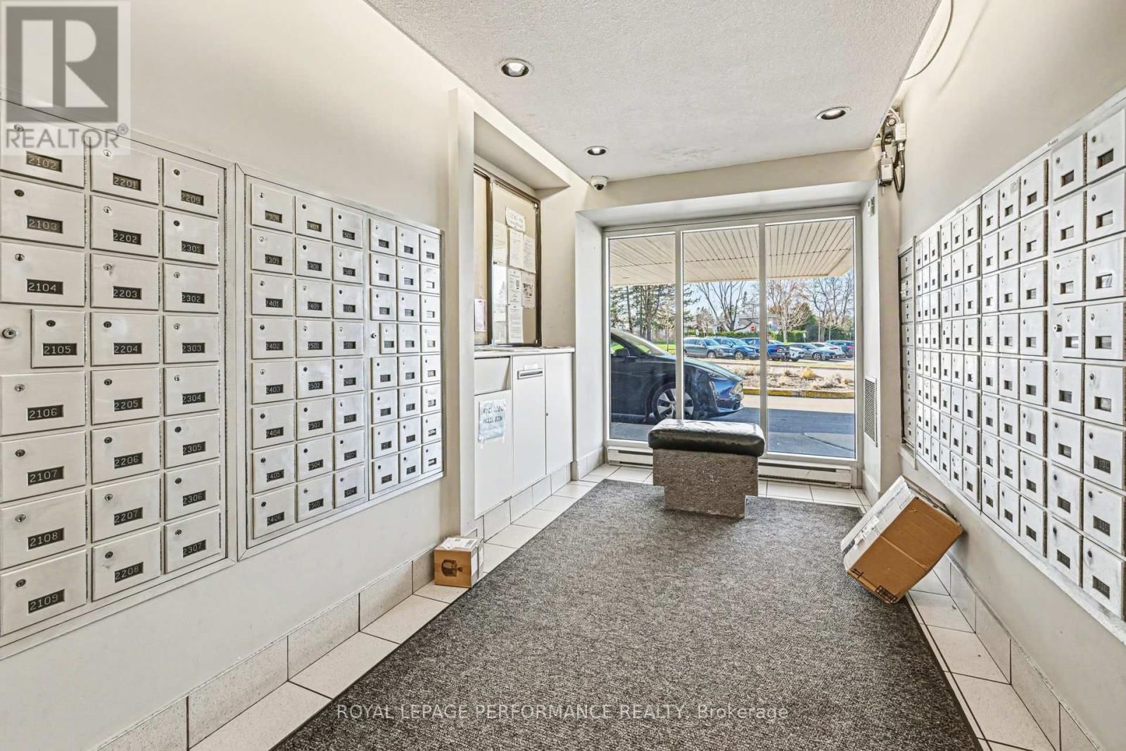 610 - 900 DYNES ROAD Image 25