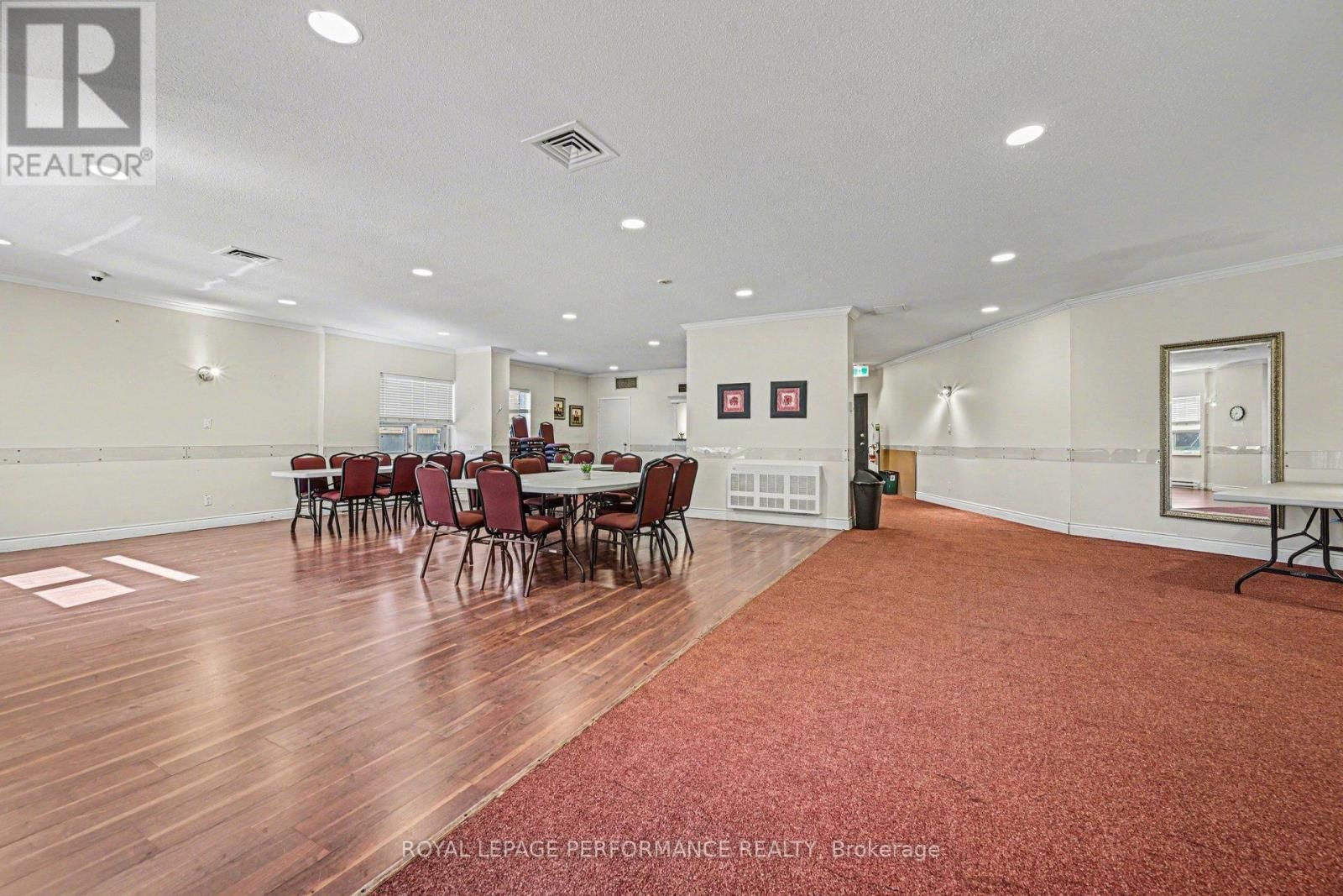 610 - 900 DYNES ROAD Image 28