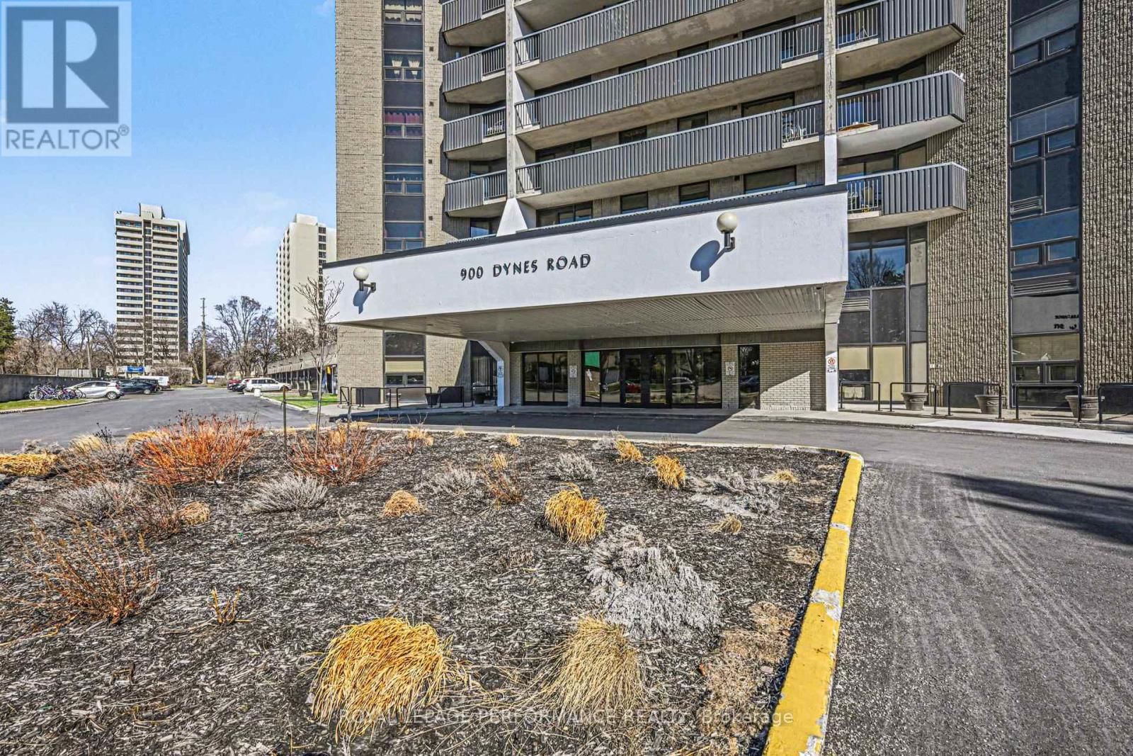 610 - 900 DYNES ROAD Image 30