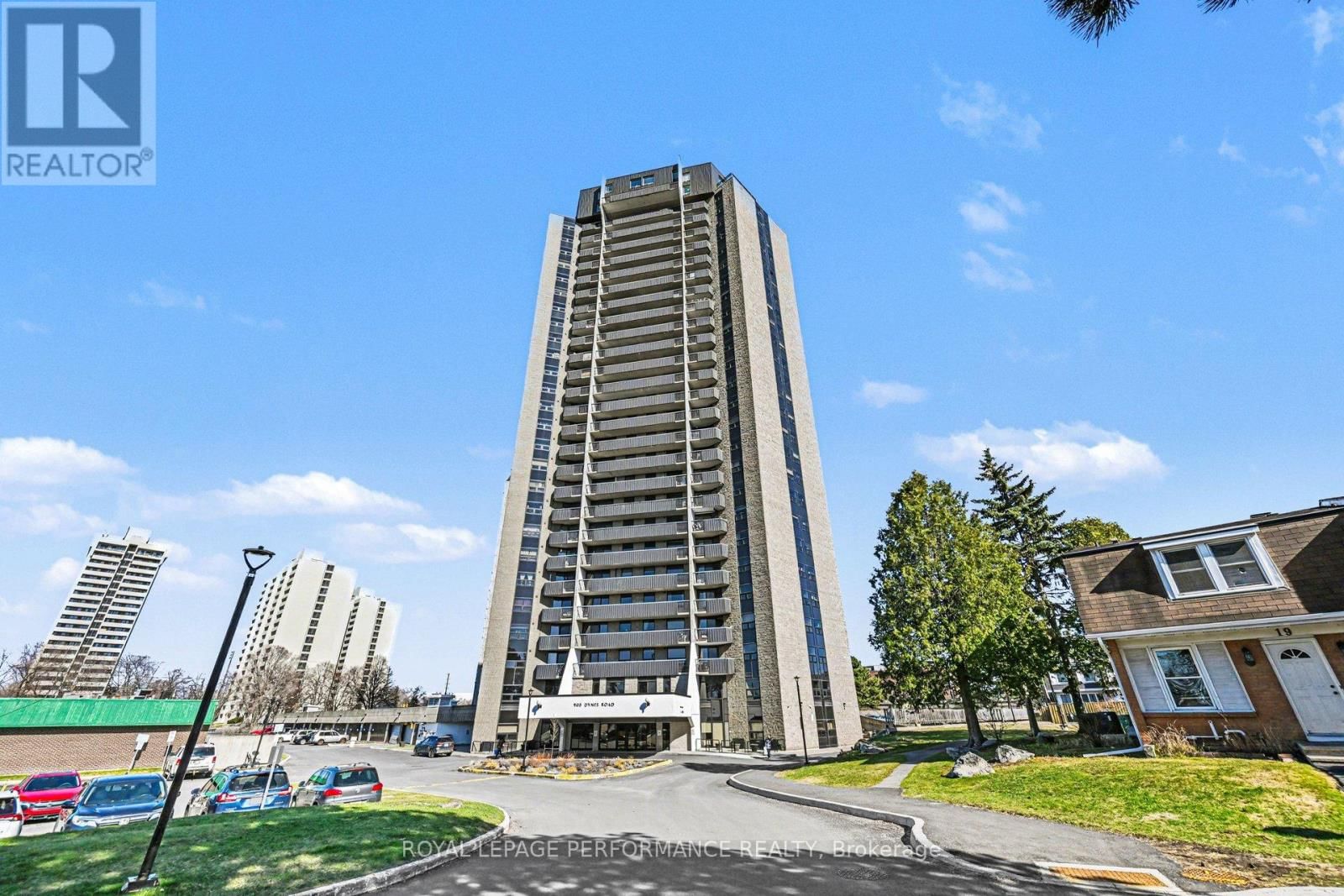 610 - 900 DYNES ROAD Image 33