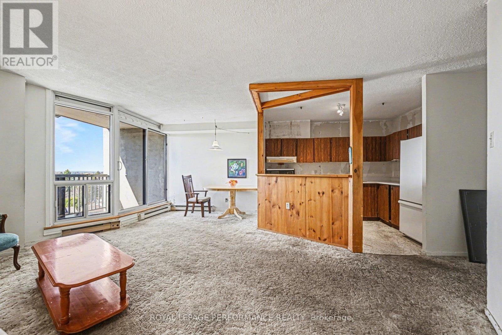 610 - 900 DYNES ROAD Image 4