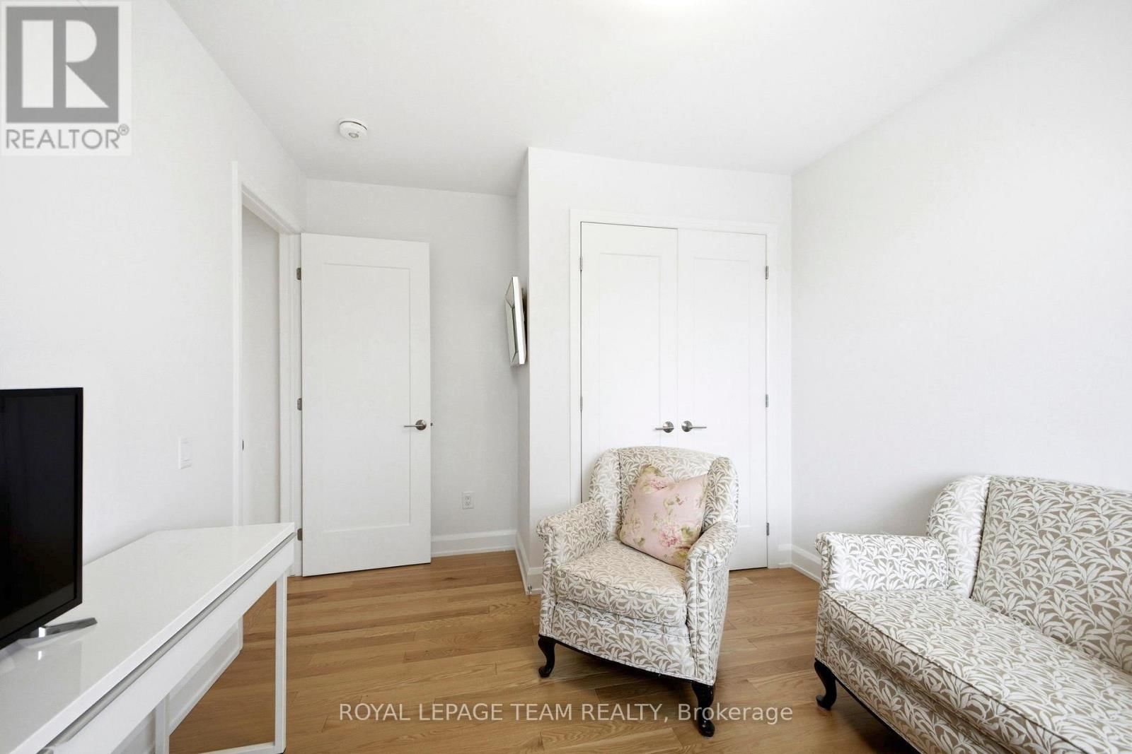 526 EDISON AVENUE Image 26