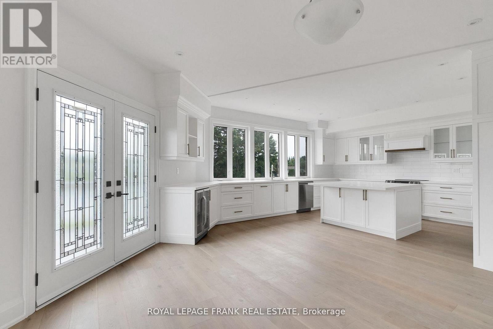 42 POND STREET Image 11