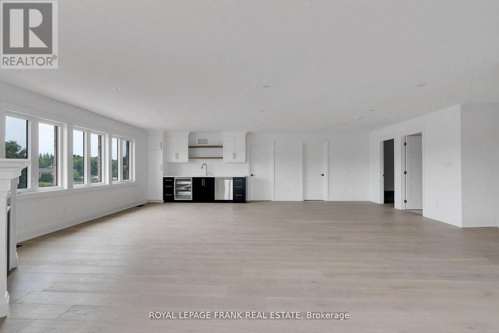 42 POND STREET Image 19