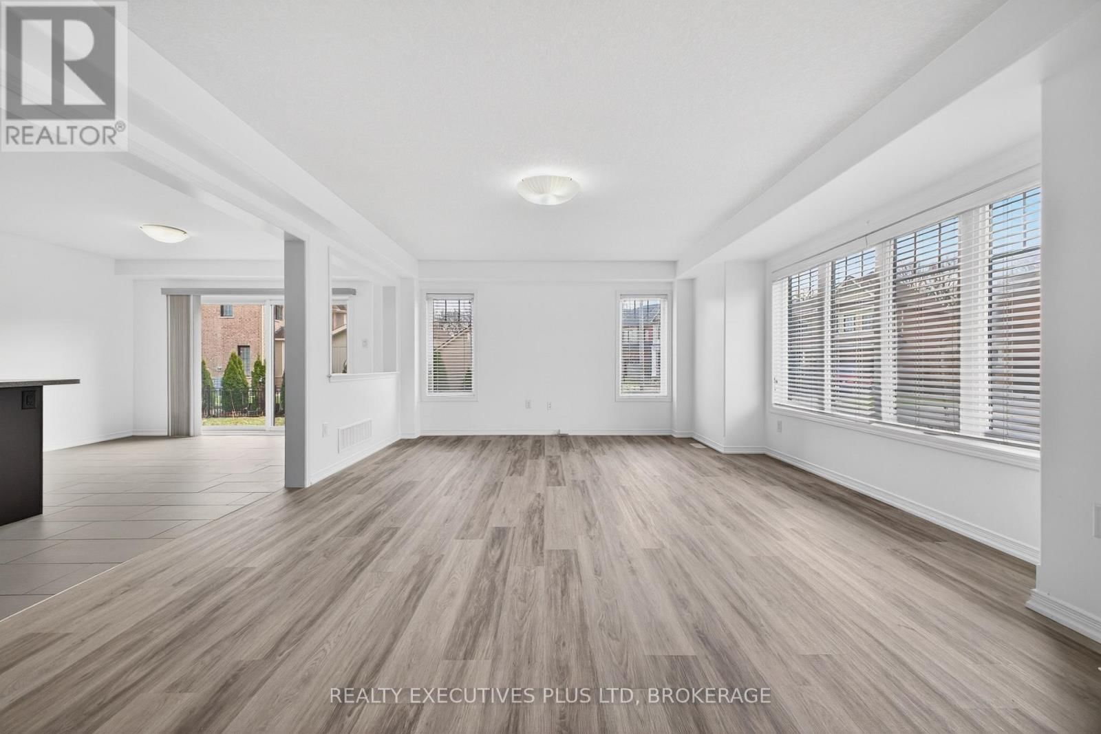 7829 BUCKEYE CRESCENT Image 11