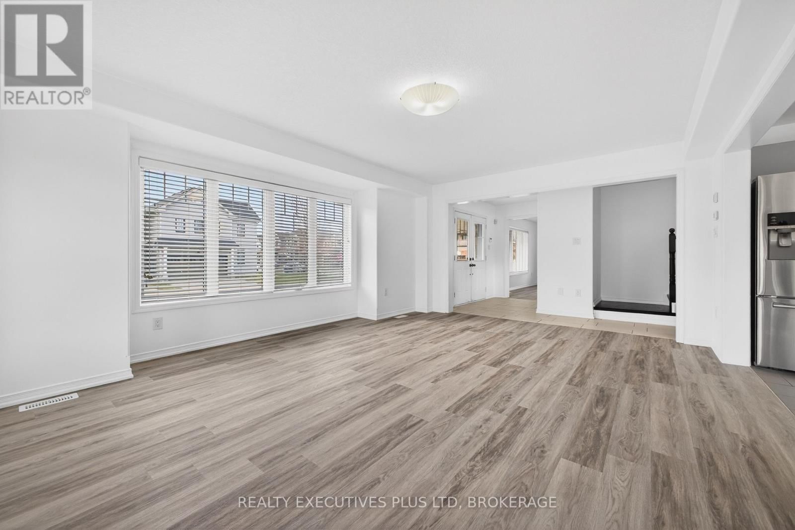 7829 BUCKEYE CRESCENT Image 12