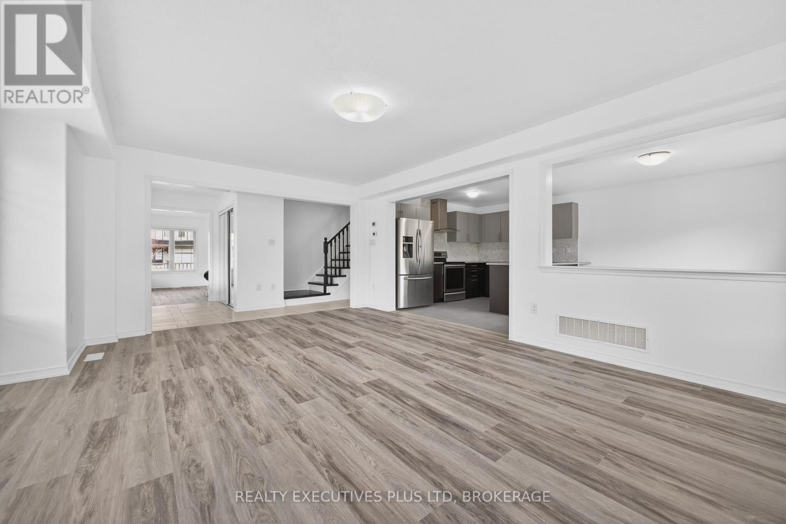 7829 BUCKEYE CRESCENT Image 13