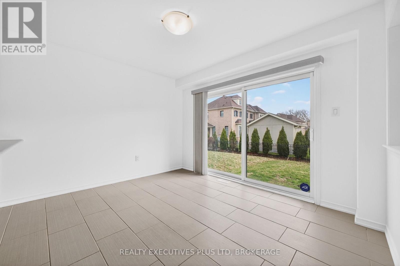 7829 BUCKEYE CRESCENT Image 14