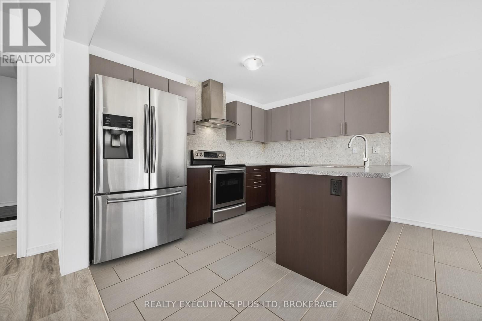 7829 BUCKEYE CRESCENT Image 17