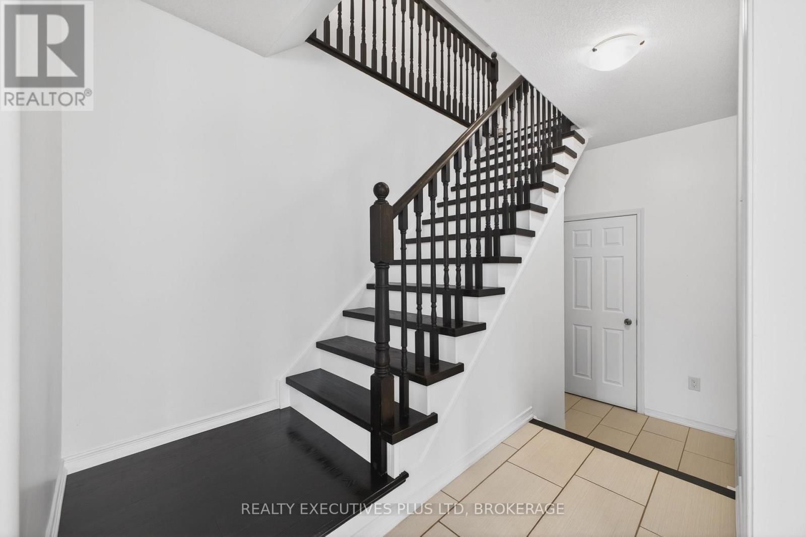 7829 BUCKEYE CRESCENT Image 18