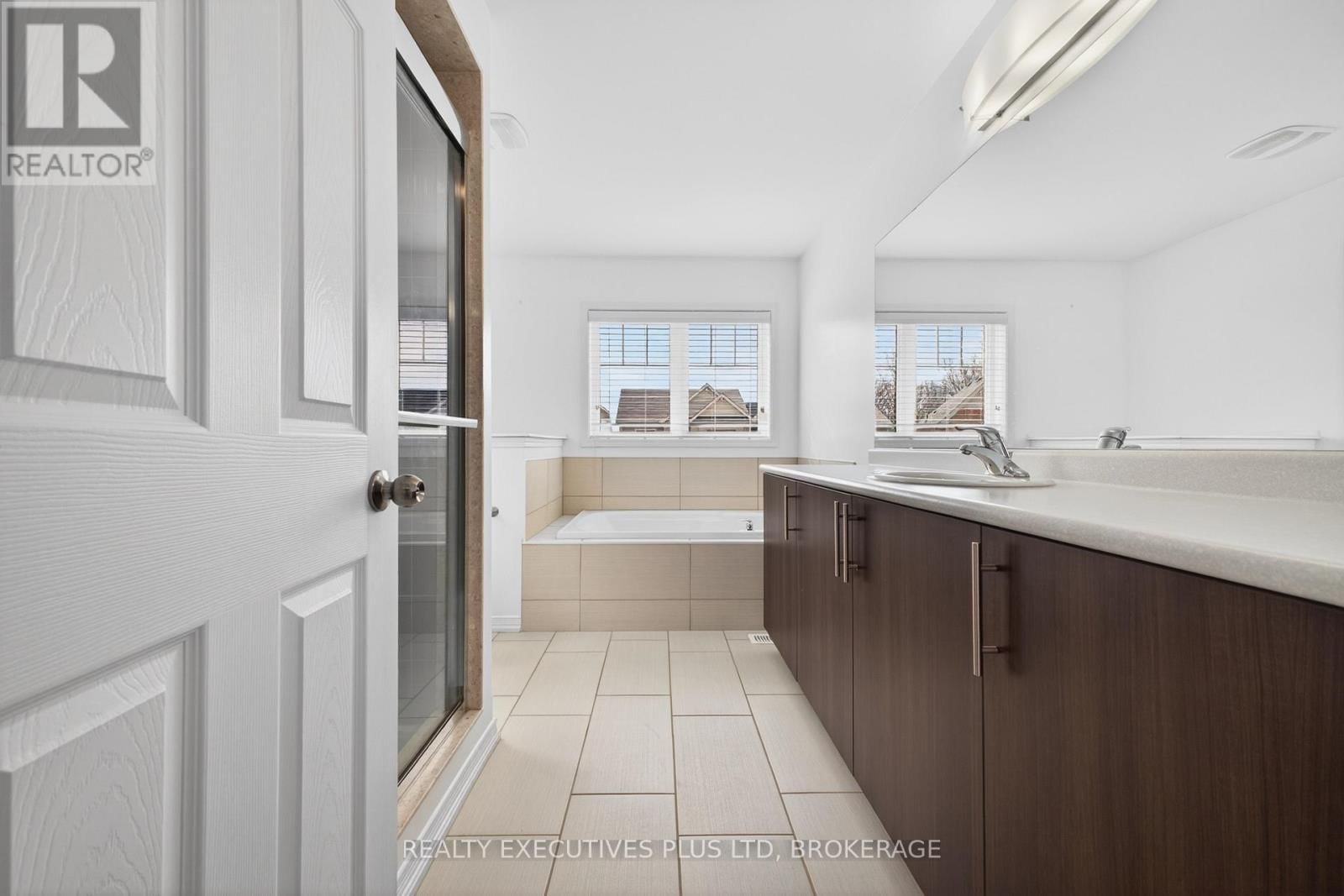 7829 BUCKEYE CRESCENT Image 25