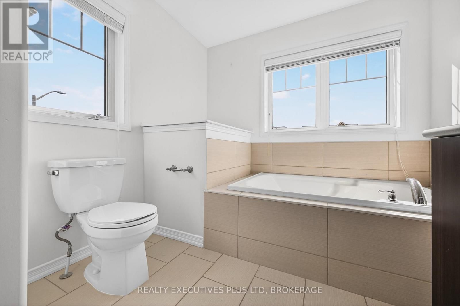 7829 BUCKEYE CRESCENT Image 26