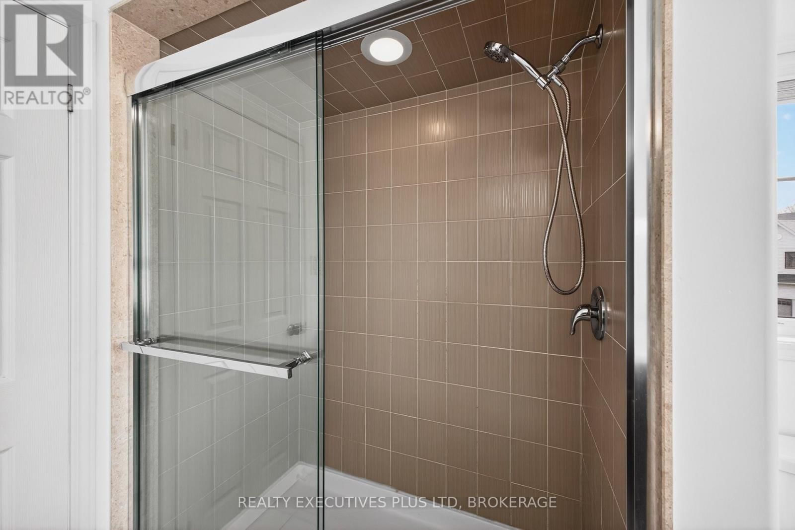 7829 BUCKEYE CRESCENT Image 27